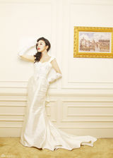 组图：贾媛媛全新生活写真 秀发飘逸妩媚柔情 