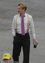 组图：约翰尼-德普变胡子大叔拍《末底改》复古