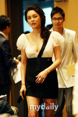 幻灯图：姜志焕朴时妍等出席《COFFEE HOUSE》发布