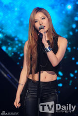 组图：SJ-M成员Henry热唱 EXO秀劲爆狼舞