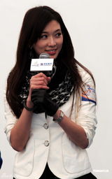 高清图：林志玲上海代言 不惧严寒七分袖亮相