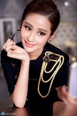 组图：颖儿优雅写真美背出镜妩媚动人