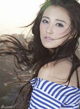 组图：张歆艺再掀海魂怀旧风 小女人释放大情怀