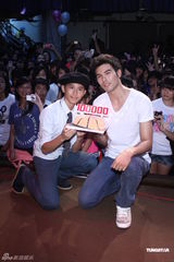 组图：林晖闵庆生众星祝福 大方对郭采洁示爱