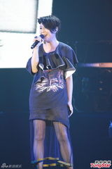 组图：刘若英分享爱情体会 自曝恋爱失败多次