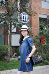 组图：张静初英伦系街拍 初秋牛仔复古风