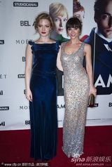 组图：《漂亮朋友》首映 克里斯蒂娜似银色美人鱼