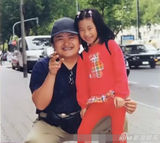 组图：刘欢22岁漂亮女儿狂野自拍照 秀肩部纹身