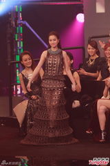 组图：容祖儿九夺劲歌金曲歌后 林峰获最受欢迎