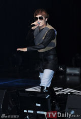 组图：韩男团ULALA SESSION宣传韩五大城市巡演