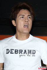 组图：吴克群内地跨年 无暇陪女友何超莲