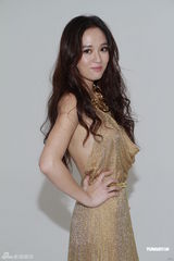 组图：陈乔恩露背礼服秀美背 不惧做剩女