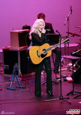 组图：民谣歌后携手苏格兰女声香港开唱