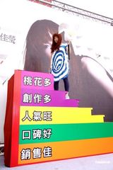 高清组图：徐佳莹发片以歌动人 漩涡裙掩饰发福身材