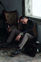 组图：李东学演绎多重风格 色彩映衬雅痞玩味