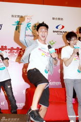 组图：关楚耀等K歌为慈善 谢安琪慰问方大同 