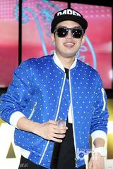 组图：朴载范BUMKEY助阵品牌活动献嘻哈舞台