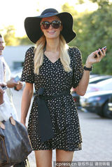 组图：帕里斯-希尔顿潮店扫货毫不惜金