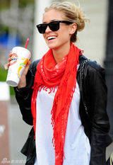 组图：明星爱街拍第二期 秋冬不可缺少各式围巾