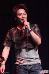 组图：孙耀威无酬义唱 用音乐力挺做公益