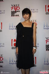 组图：张梓琳婚后豹纹亮相 胡歌黑衣秦海璐红裙