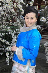 幻灯：《欢喜婆婆俏媳妇》热拍 戴娇倩尽享多款华服