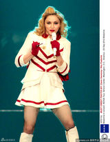 组图：麦当娜巡演华盛顿开唱 当众脱裤性感撩人