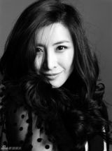 组图：王雅捷演绎黑白写真 大V真空装展现性感曲线