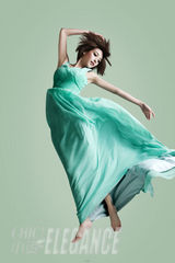 万茜写真举手投足展动感韵律