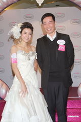 组图：陈豪陈茵媺“预演婚礼” 甜蜜否认同居