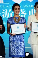 组图：赵子琪出席旅游盛典清新高雅