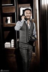 组图：型叔姜武居家大片 闲适自然展多面魅力