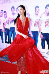 组图：范冰冰助阵COOLGUY 遇痴情粉丝胸前签名