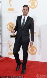 组图：鲍比-坎纳瓦尔获得艾美剧情类最佳男配角