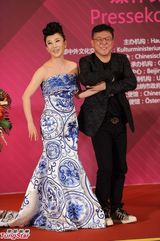 组图：马一鸣联袂姜育恒唱响金色大厅