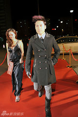 幻灯：黄征复古军装领风尚 成“北京印”时尚先生