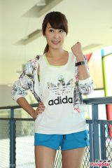 组图：贾永婕运动劲装打扮 慢跑短裤秀修长美腿