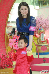 组图：苟芸慧望马年有桃花 盼买房与家人同住