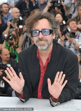 幻灯：蒂姆-伯顿携评委团亮相 金赛贝尔乔凡娜比美