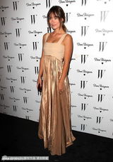 组图：众星亮相金球预热派对 女星红毯竞艳