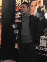 组图：邵兵亮相时尚活动 硬汉被曝是混搭高手