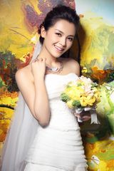 组图：刘涛登封面温婉典雅似女神