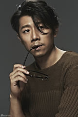 组图：夏雨写真化身文艺暖男复古不羁