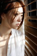 组图：逢泽丽奈夏日写真比基尼秀身材