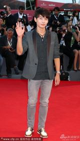 组图：《莫比乌斯》首映 李恩雨着抹胸裙抢镜