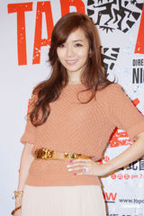 组图：侯佩岑称平时爱与老公看秀 称生活平实就快乐