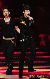 组图：FTIsland等回归音乐节目 Kara新歌夺冠