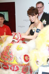 组图：余诗曼望回巢与刘德华拍剧 目前感情空白