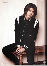 组图：三浦春马朴信惠拍摄时尚写真