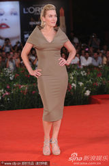 组图：《杀戮》威尼斯首映 温丝莱特雍容大气